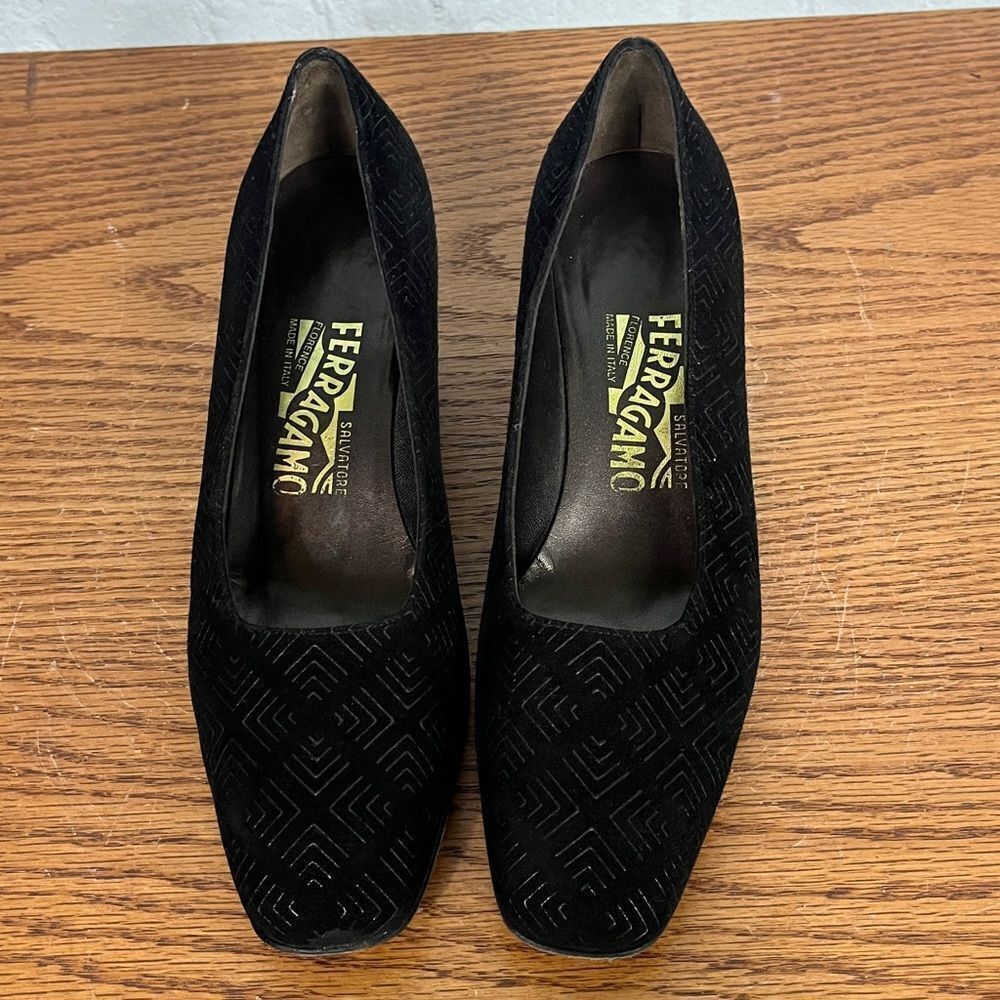 Ferragamo Vintage Suede Pumps - sz 7.5 B narrow
